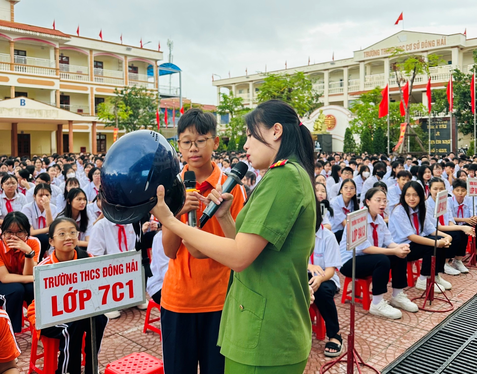 Công an phường Đông Hải tổ chức tuyên truyền an toàn giao thông và phòng cháy chữa cháy tại các trường học